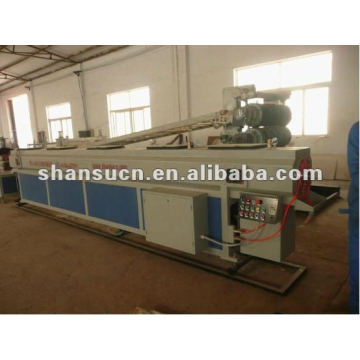 China New Single/Double New Design Efficient PE Pipe Extruding Machinery